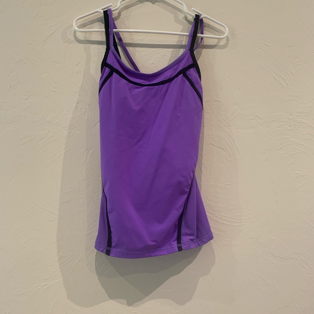 Women’s lululemon tank with built in bra